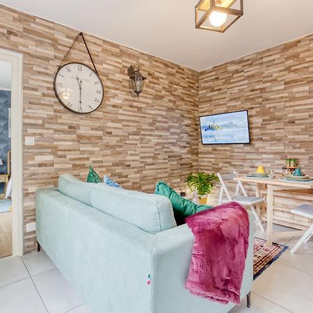 Rer C A 4 Minutes A Pieds Chateau De Versailles 15 Minutes A Pied Apartment Exterior photo