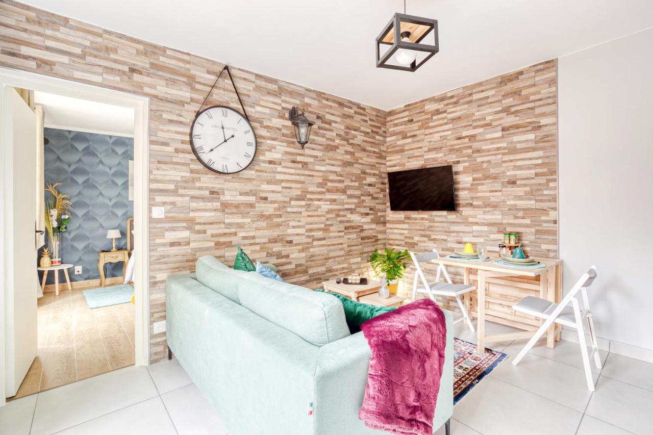 Rer C A 4 Minutes A Pieds Chateau De Versailles 15 Minutes A Pied Apartment Exterior photo