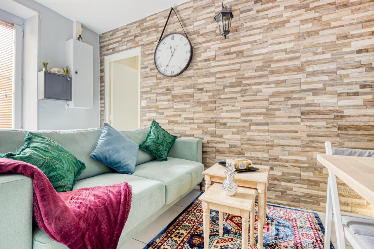 Rer C A 4 Minutes A Pieds Chateau De Versailles 15 Minutes A Pied Apartment Exterior photo