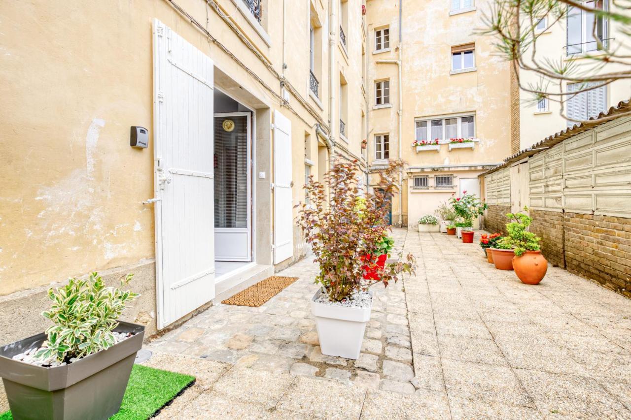 Rer C A 4 Minutes A Pieds Chateau De Versailles 15 Minutes A Pied Apartment Exterior photo